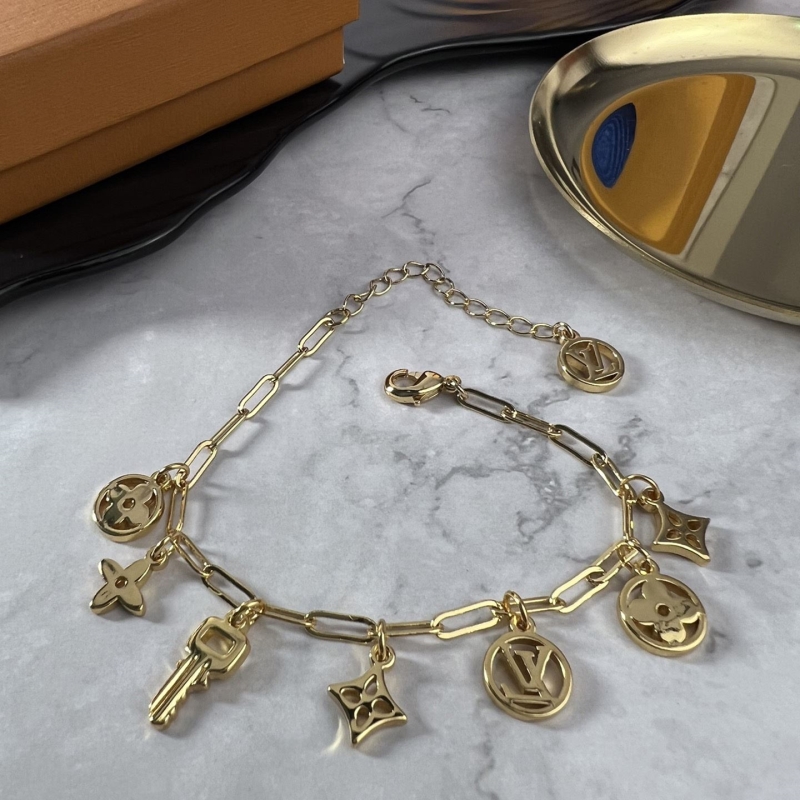 Ba*len*cia*ga bracelets